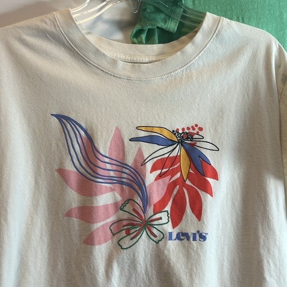 Levi’s Crop Tops - 2 sized medium - Picture 2 of 4